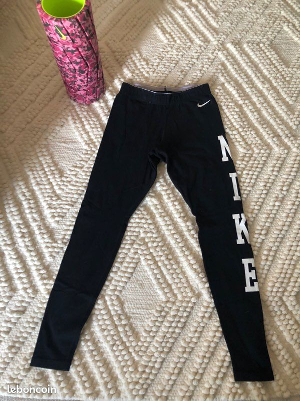 Legging coupe longue de sport NIKE noir avec logo & écriture blancs TS pour femme TBÉ (image 1)