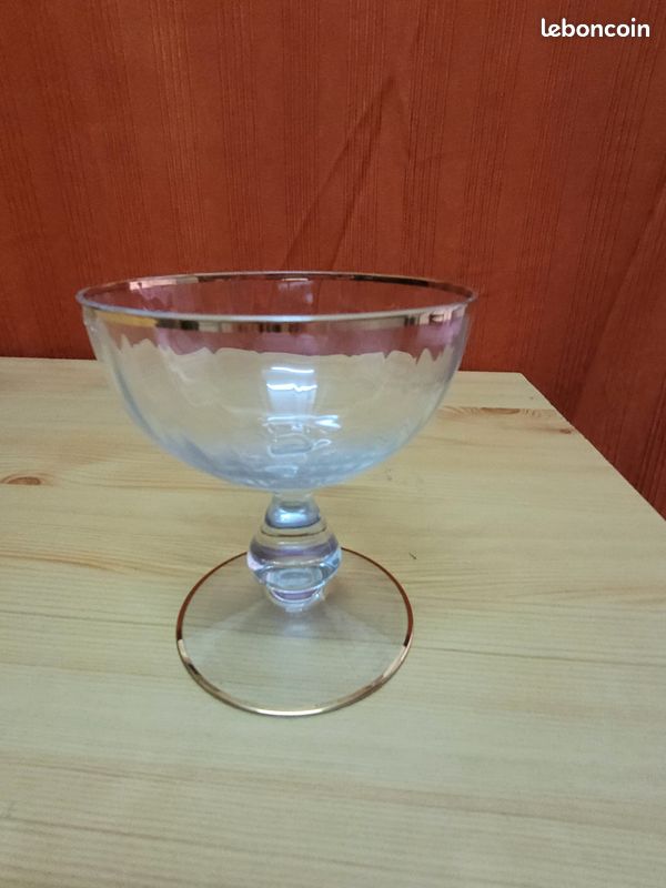 Lot de 5 Verres à Pied avec Bordures Doré (image 2)