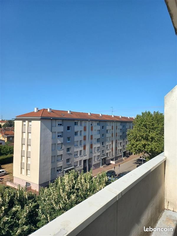 Appartement 4 pièces 77 m² · à Vénissieux · 77 m² · 970 €