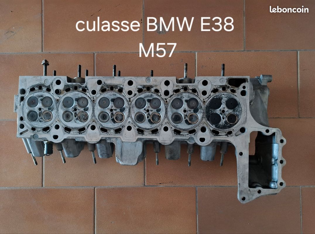 Culasse Pour Moteur BMW M57 - Pièce D'occasion En état De Fonctionnement