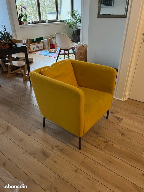 Fauteuil jaune d'occasion (image 1)