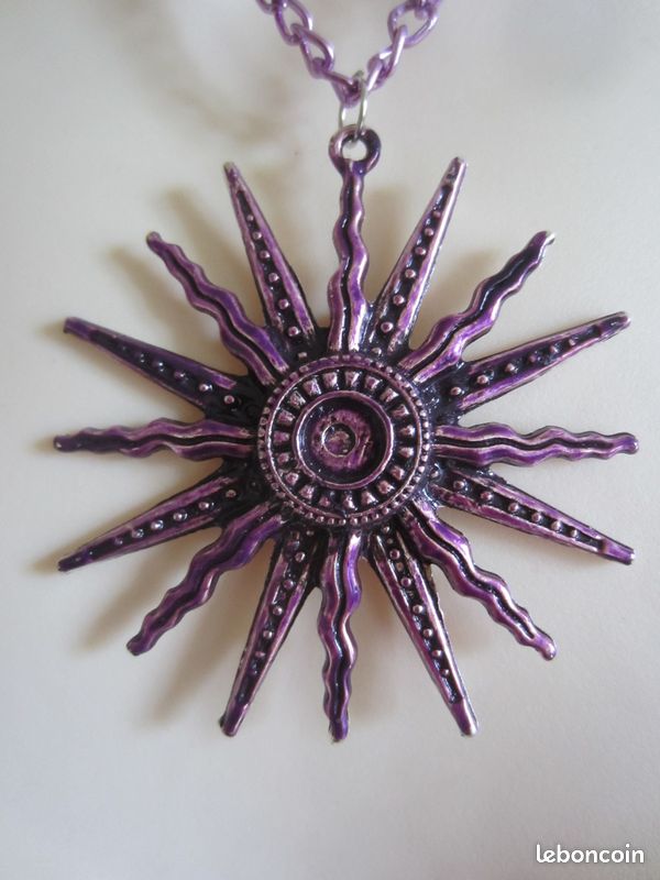 Collier violet avec pendentif en soleil (image 2)