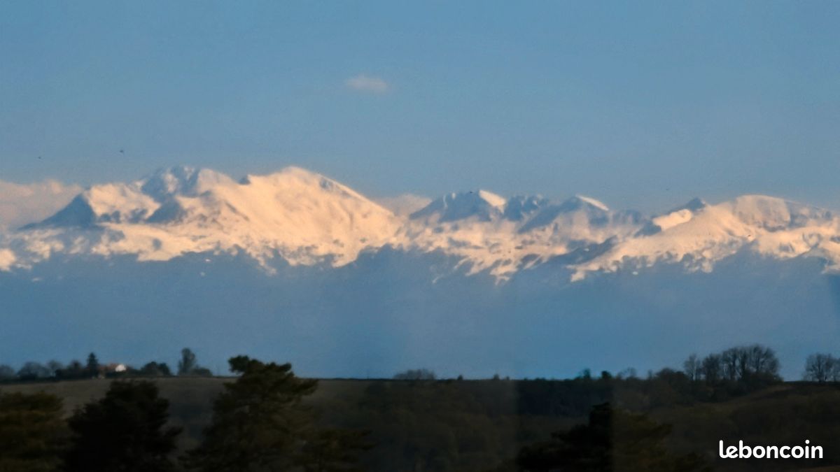 Terrain constructible 1483 m2 - Vue coteaux et Pyrénées, plein sud · à Vigoulet-Auzil · 315 000 €
