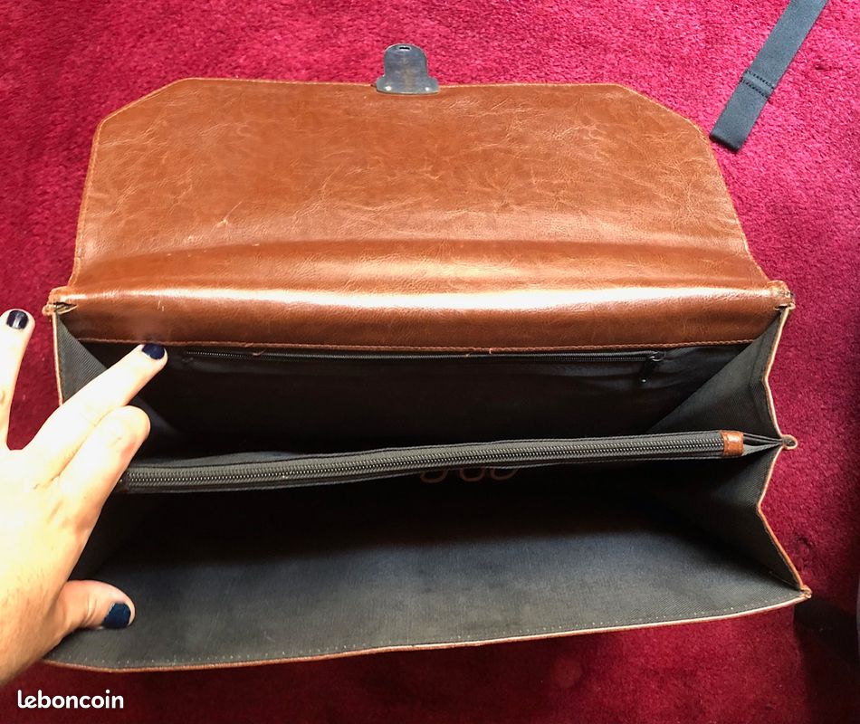 Attaché case marron en cuir (image 3)