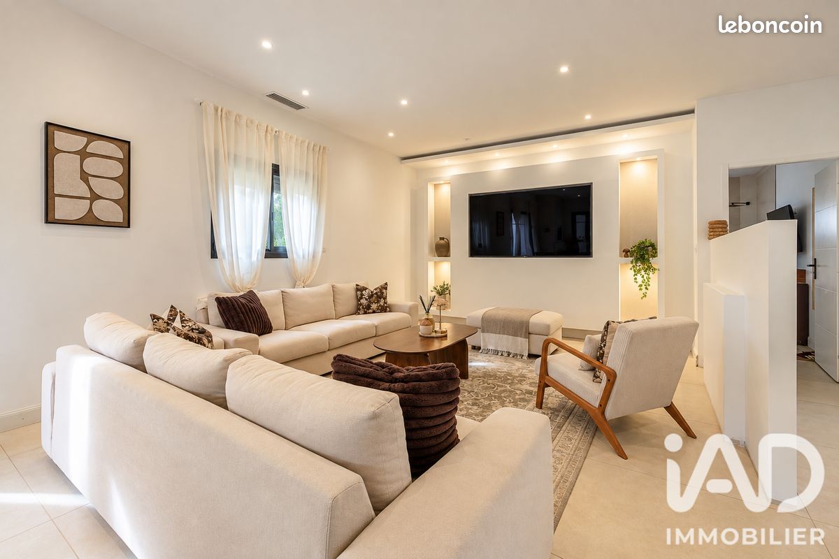 Maison 6 pièces 145 m² · à Saint-Seurin-sur-l'Isle · 145 m² · 324 000 €
