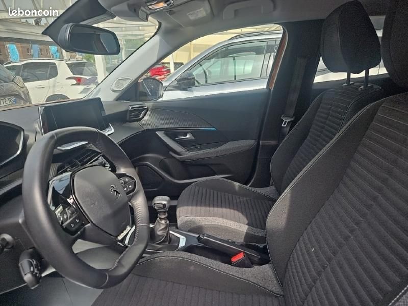 Peugeot 2008 1.2 PureTech 100ch S&S Style (image 14)