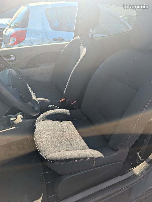 Renault twingo ii 1.2 16v 75ch dynamic 1ere main toit ouvrant/clim auto /jantes alu (image 12)