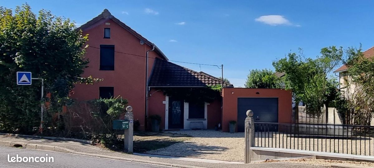 Maison 4 pièces 107 m² · à Montrevel-en-Bresse · 107 m² · 1 180 €
