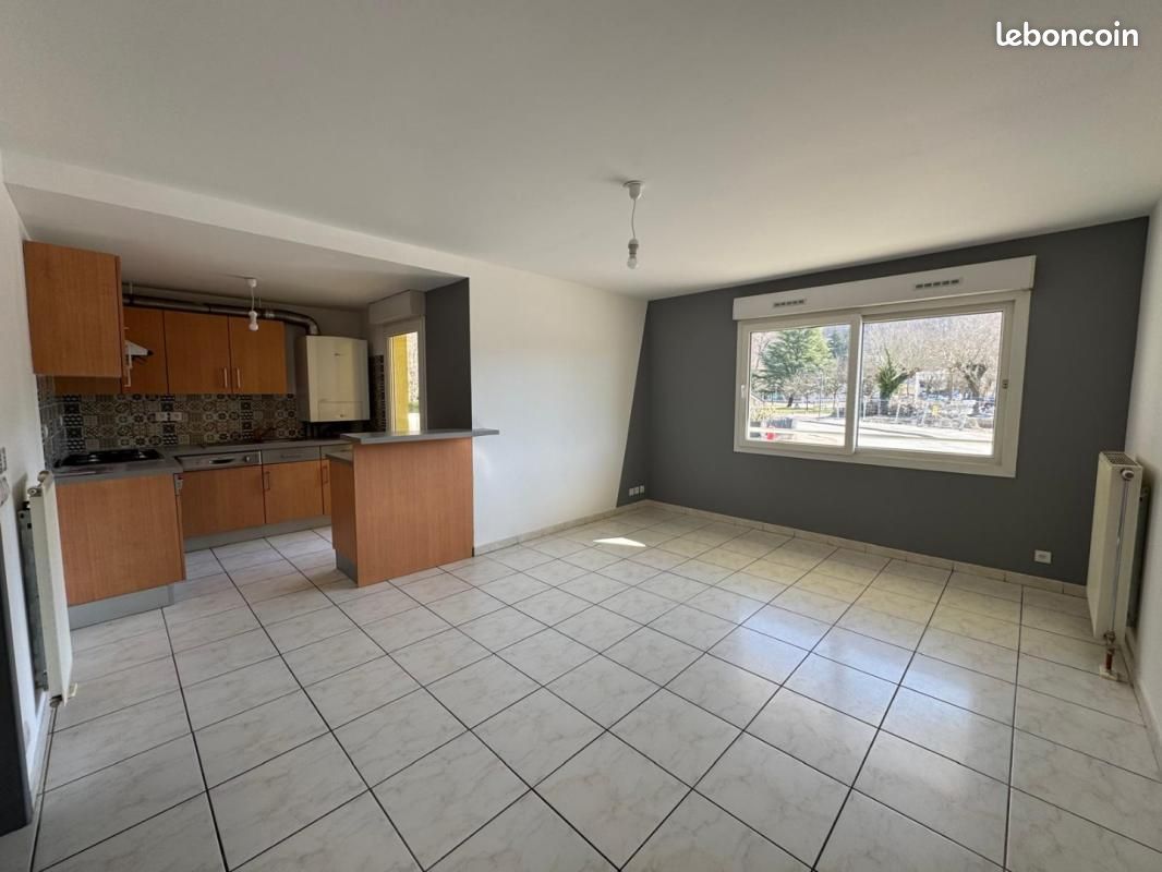 Appartement 2 pièces 46 m² · à Challes-les-Eaux · 46 m² · 700 €
