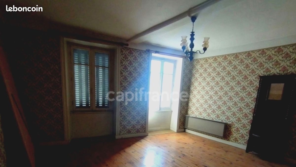 Maison 3 pièces 70 m² · à Sail-sous-Couzan · 70 m² · 40 000 €