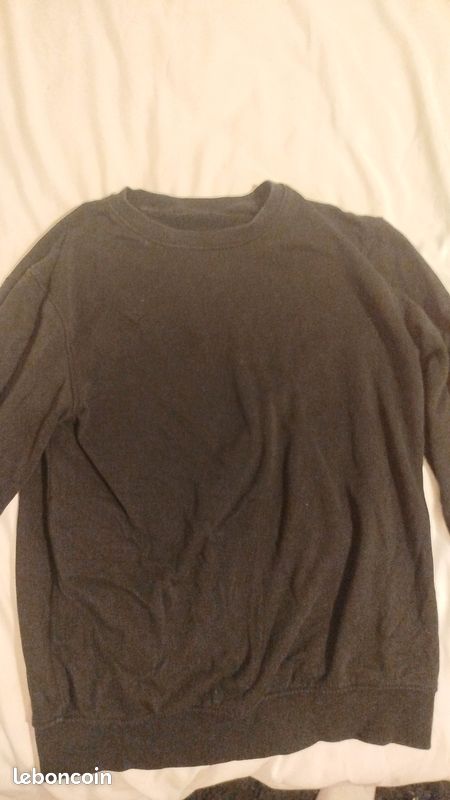 Pull noir taille S (image 1)