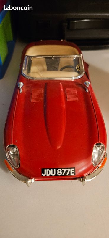 Burago jaguar 1/18 type E 1961 en METAL rouge (image 3)