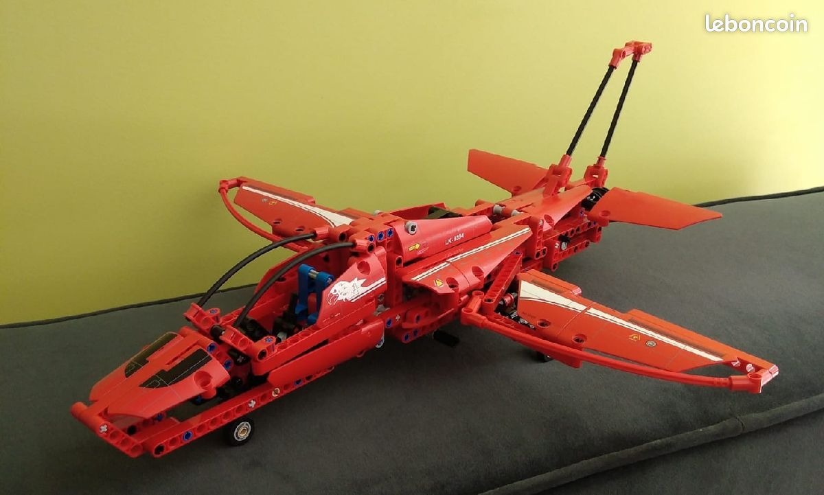 Lego Technic - 9394: L'avion supersonique (image 2)