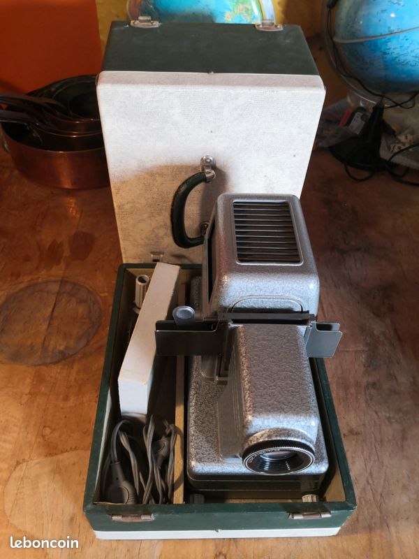 Projecteur De Diapositives Ancien SFOM 430, Fabriqué En France, Fonctionne, Rueil Malmaison
