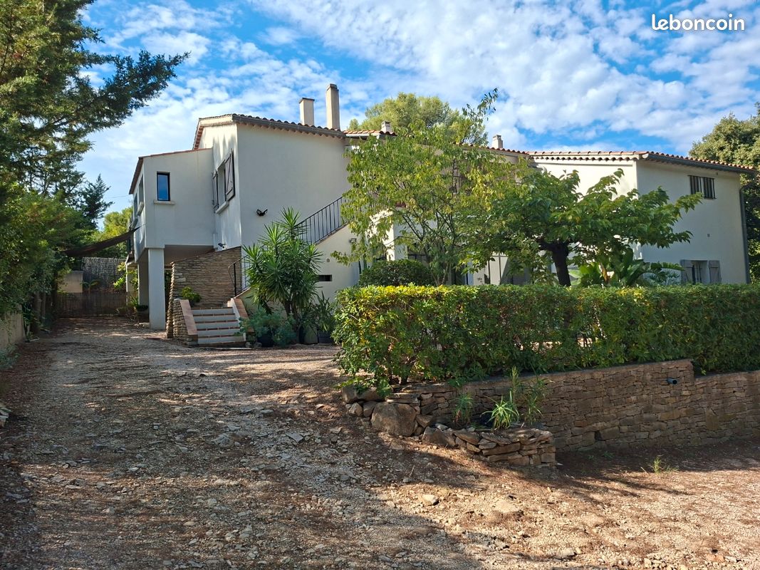 Maison 10 pièces 295 m² · à Sanary-sur-Mer · 295 m² · 1 080 000 €