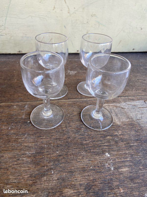 Lot de 4 verres à liqueur à pied (image 1)