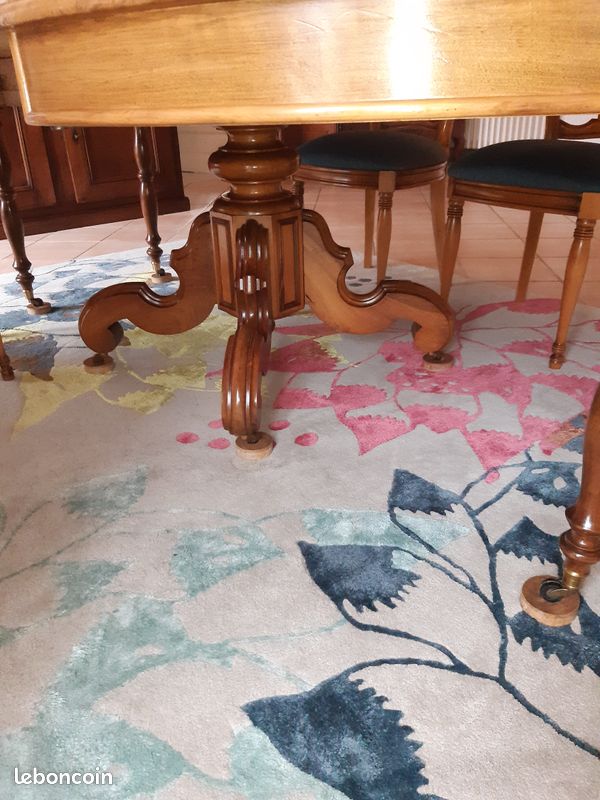 Salle à manger d'antiquaire (image 4)