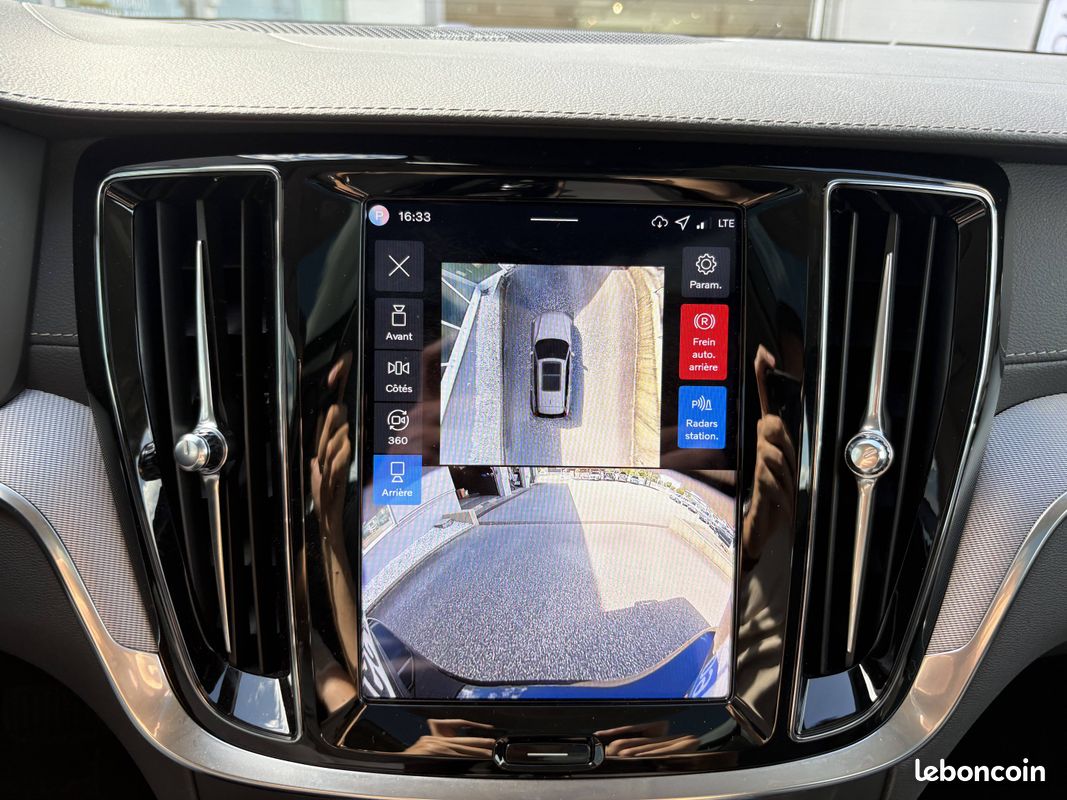 VOLVO V60 Micro hybride essence B4 197 ch DCT7 Ultra Style Dark (image 11)