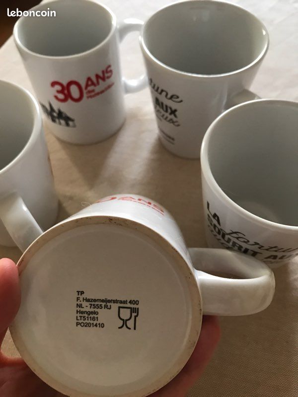 Lot de cinq mug /grandes tasses casino 💵 neuves (image 7)