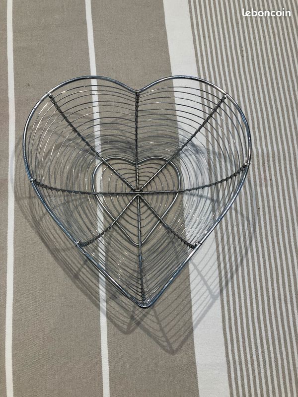 Corbeille INOX en forme de coeur (image 1)