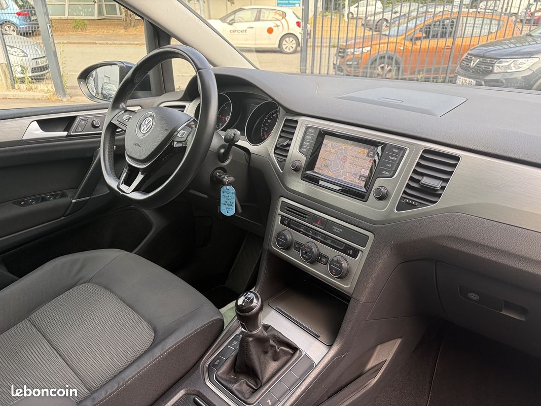 Volkswagen GOLF SPORTSVAN 1.6 TDI 110CH BLUEMOTION FAP CONFORTLINE BUSINESS (image 6)