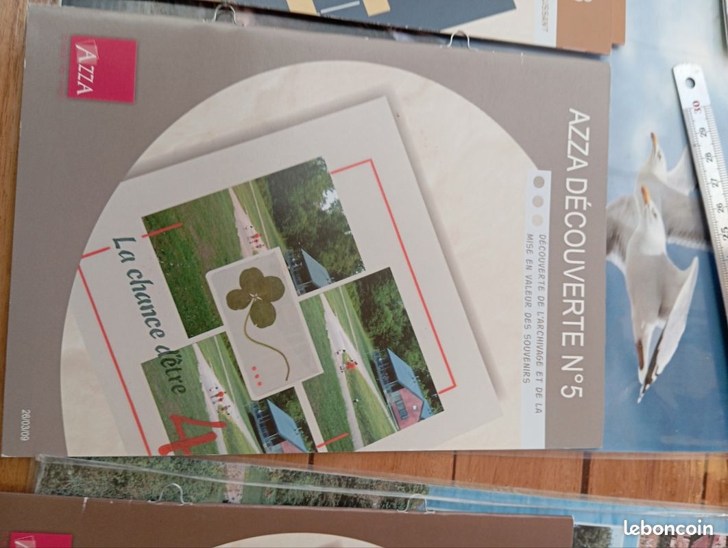 Lot de 7 fournitures d'art scrapbooking divers souvenirs