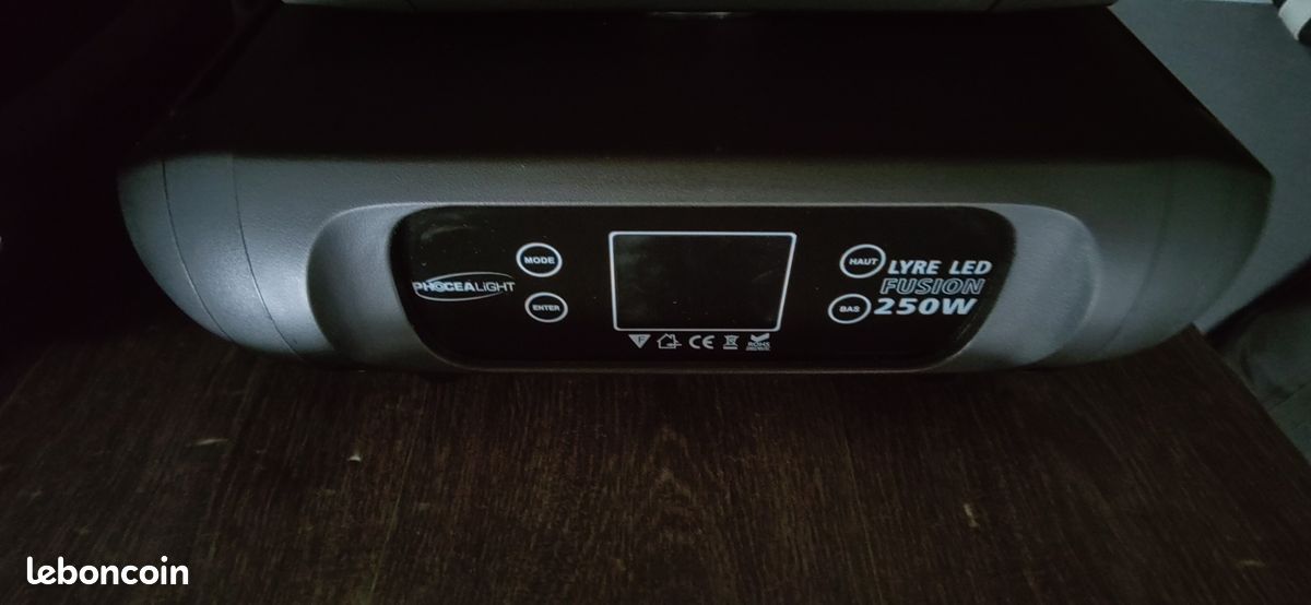 Paire de Lyre led 250w Spot / Beam / Wash + flight case en parfait état (image 5)