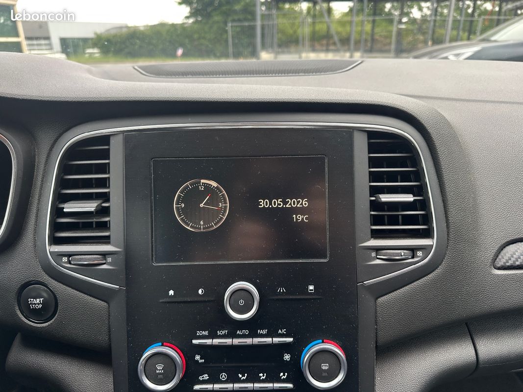 RENAULT MEGANE IV BERLINE TCe 100 Energy Life (image 20)