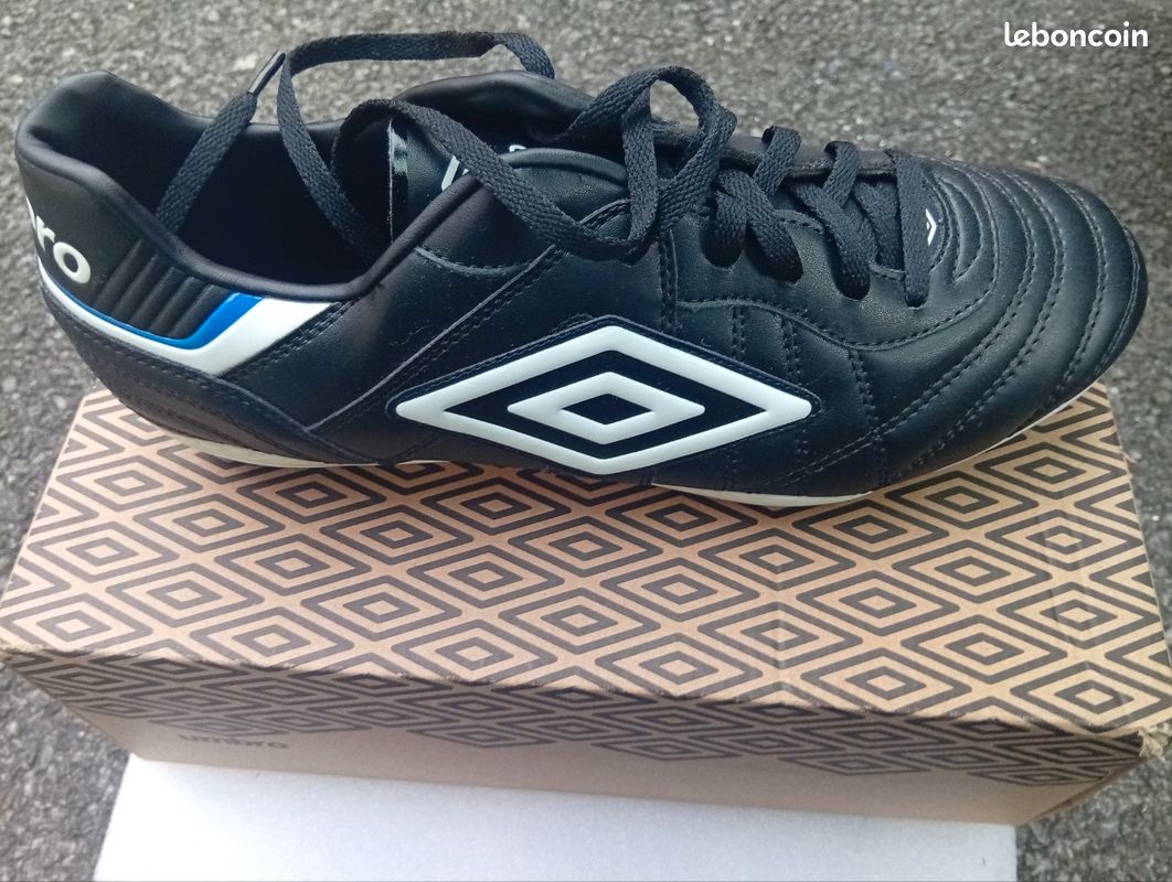 Crampon umbro (image 3)