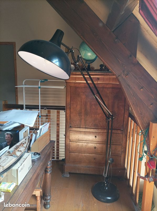 Lampe sur pied noir (image 1)