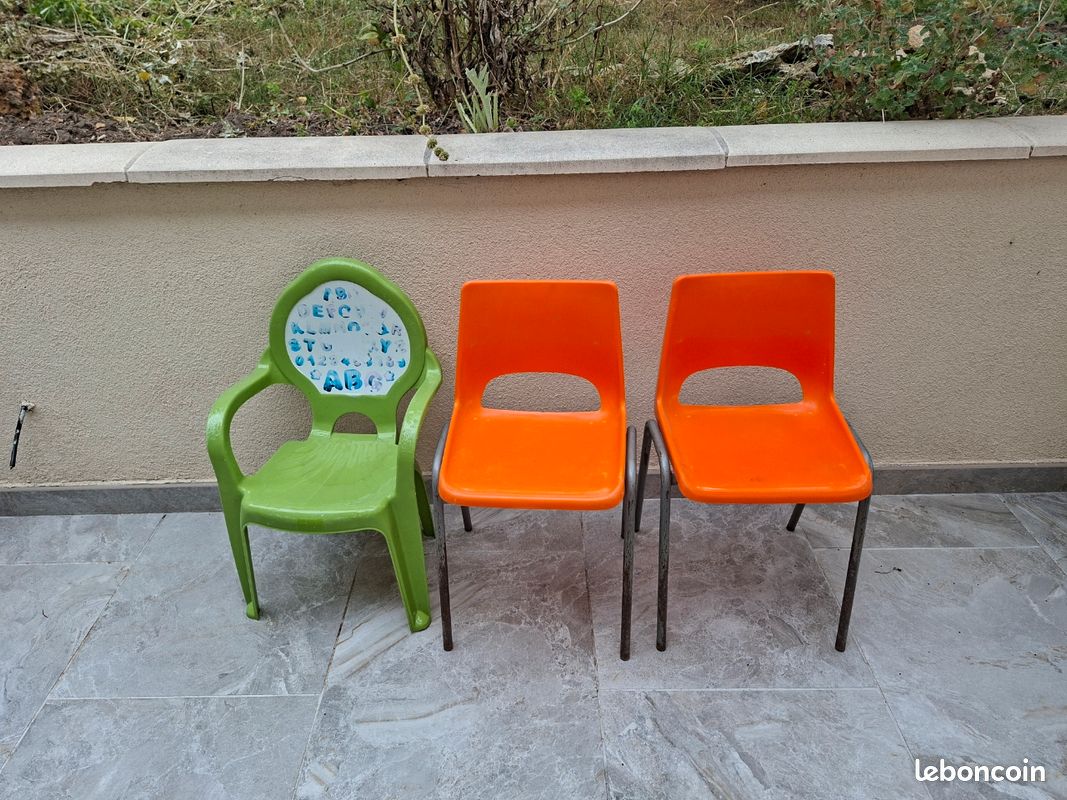 3 chaises pour enfant (image 1)