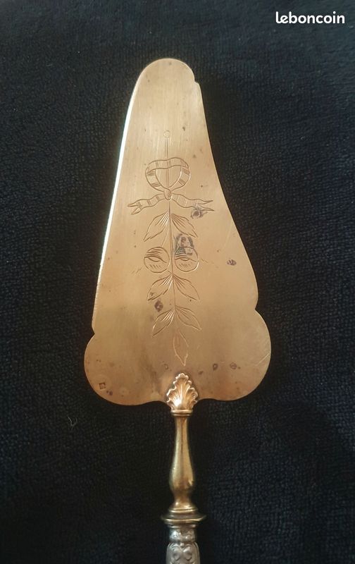 Pelle à gâteau 24,5 cm / Manche en argent fourré / Poinçon minerve