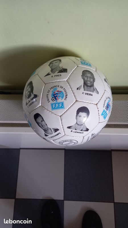 Ballon De Foot FFF France 1998 - Noms Et Signatures Des Joueurs, Taille 5 - NEUF