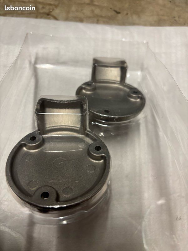 Couvercles / Enjoliveurs d’injecteurs d’origine neuf Triumph Bonneville T100/T120 (la paire) (image 2)