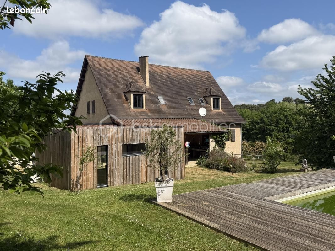 Maison 9 pièces 202 m² · à Bassillac Et Auberoche · 202 m² · 319 000 €