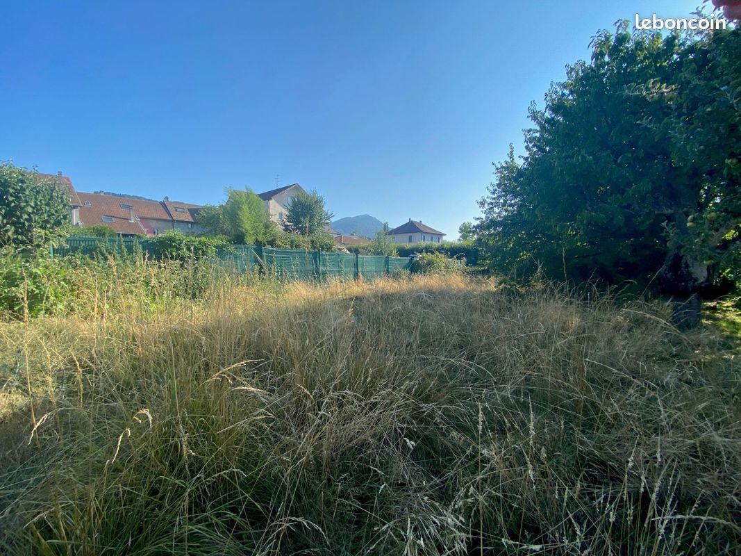 Terrain à bâtir de 449 m² à BRENTHONNE (74) · 145 000 €