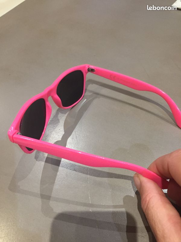 Lunettes de soleil adulte (image 2)
