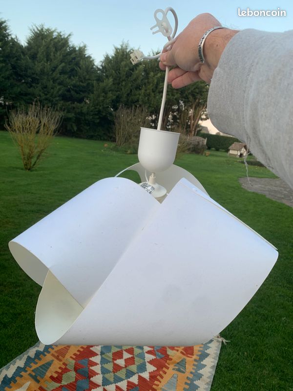 Suspension blanche (image 1)