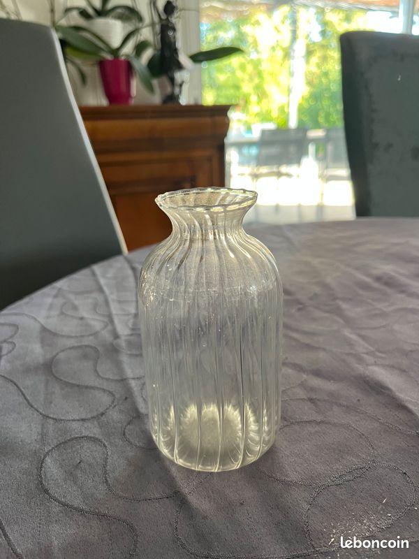 Vase (image 1)