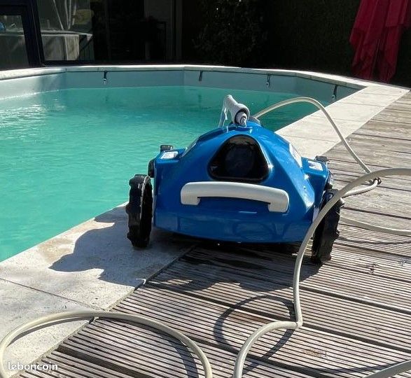 Aspirateur pour fond de piscine filaire (image 1)