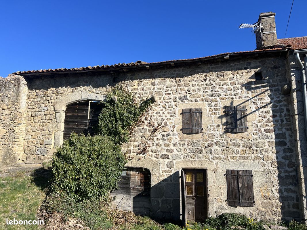 Maison 4 pièces 145 m² · à Esplantas-Vazeilles · 145 m² · 10 000 €