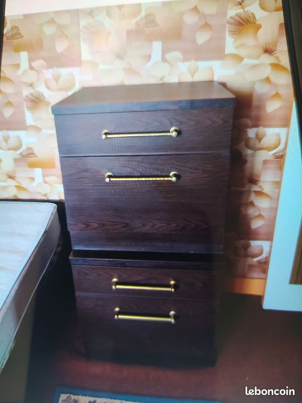 Armoire penderie avec beaucoup de rangement plus un lit double plus deux chevet (image 2)