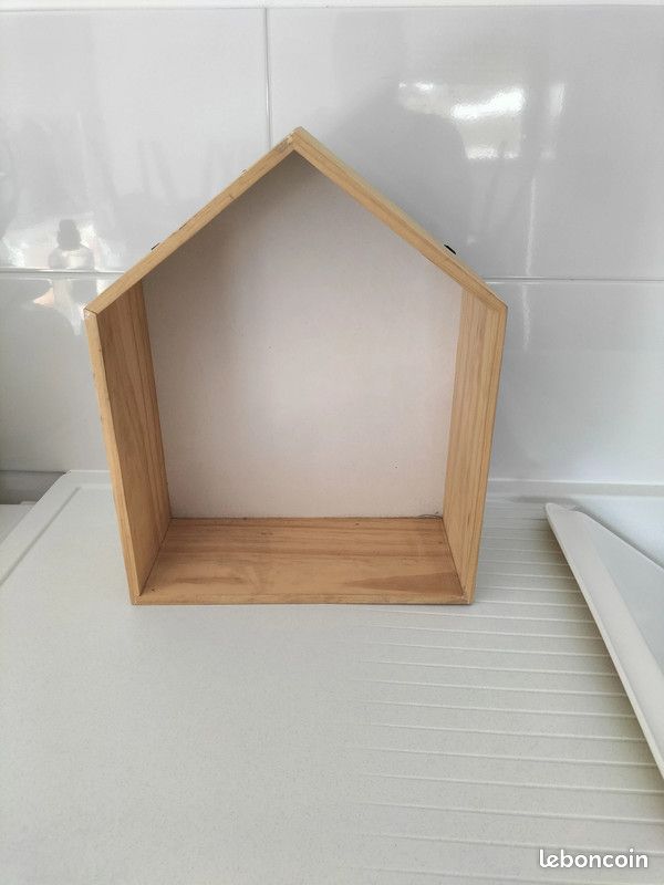 Étagère Bois Forme Maison – Pour Miniatures Et Collections, TBE