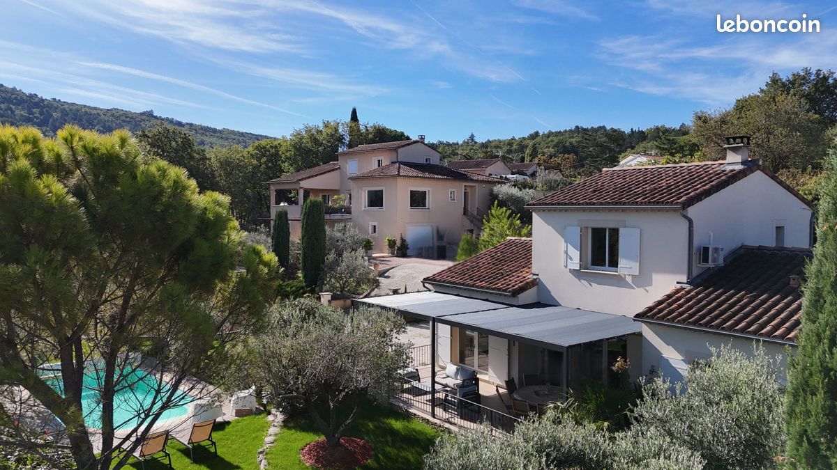 Maison 10 pièces 469 m² · à Malaucène · 469 m² · 2 200 000 €
