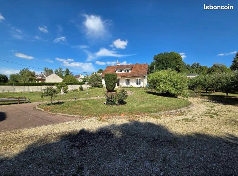 Maison 5 pièces 117 m² · à Rogny-les-Sept-Écluses · 117 m² · 150 000 €