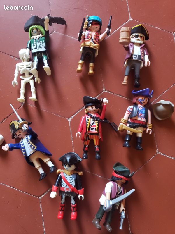 Chateau fort Playmobil + lot de très nombreux personnages et accessoires (image 4)