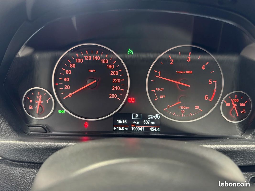 BMW Serie 3 318d Business BVA / Hayon Électrique / Radar de Stationnement (image 35)