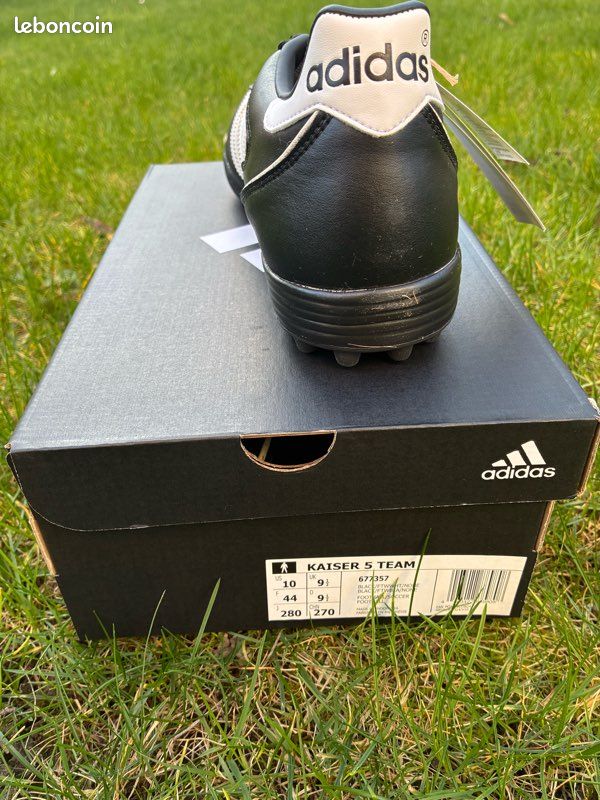 Chaussures de foot Adidas Kaiser 5 taille 44 (neuves) (image 2)