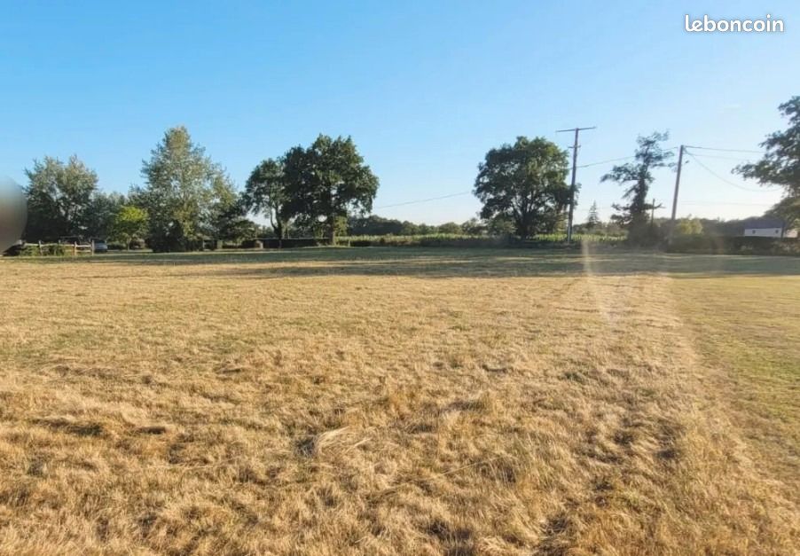 Terrain 2442 m² · à Ambernac · 17 900 €