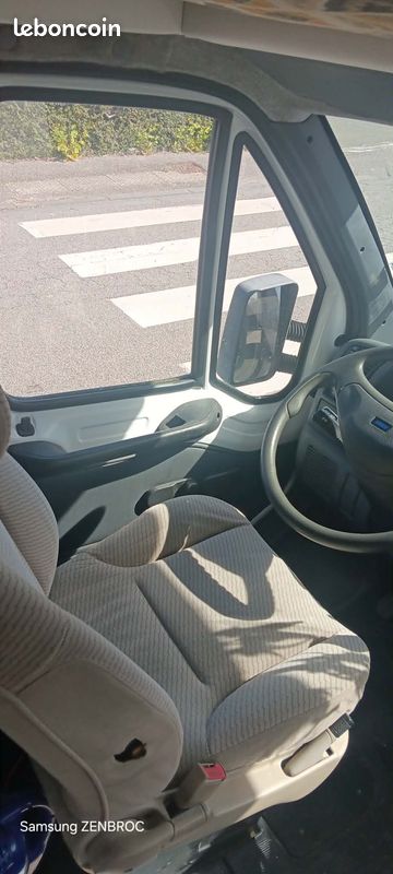 Camping-car Holidays Fiat Ducato 2.5D 1999 – 235 000 km – 5 couchages – Panneau solaire 260 W (image 12)